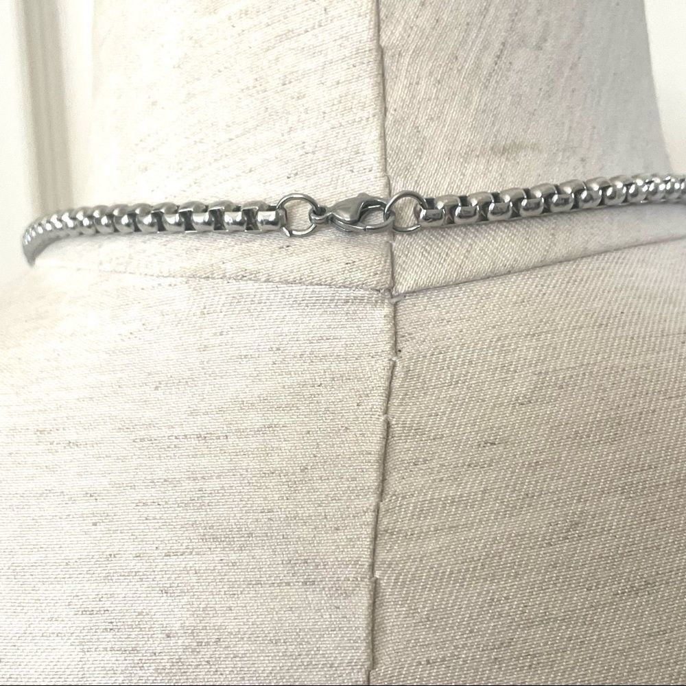 Silvertone Necklace - image 6